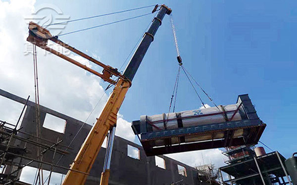 城市污泥烘干設(shè)備吊裝現(xiàn)場(chǎng) 城市污泥烘干設(shè)備吊裝現(xiàn)場(chǎng)